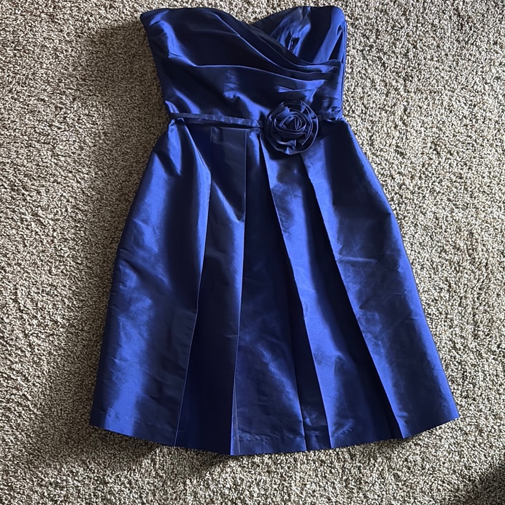Elegant Blue Strapless Dress with Floral Accent